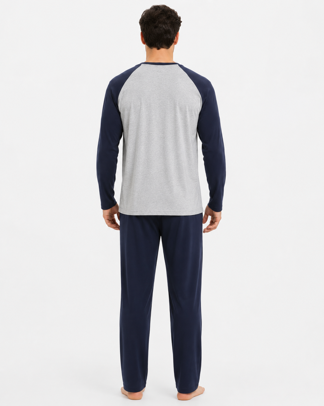 Komfortabler Herren Schlafanzug aus Modal, bestehend aus Shirt und Hose, perfekt für entspannte Stunden und Homewear.
