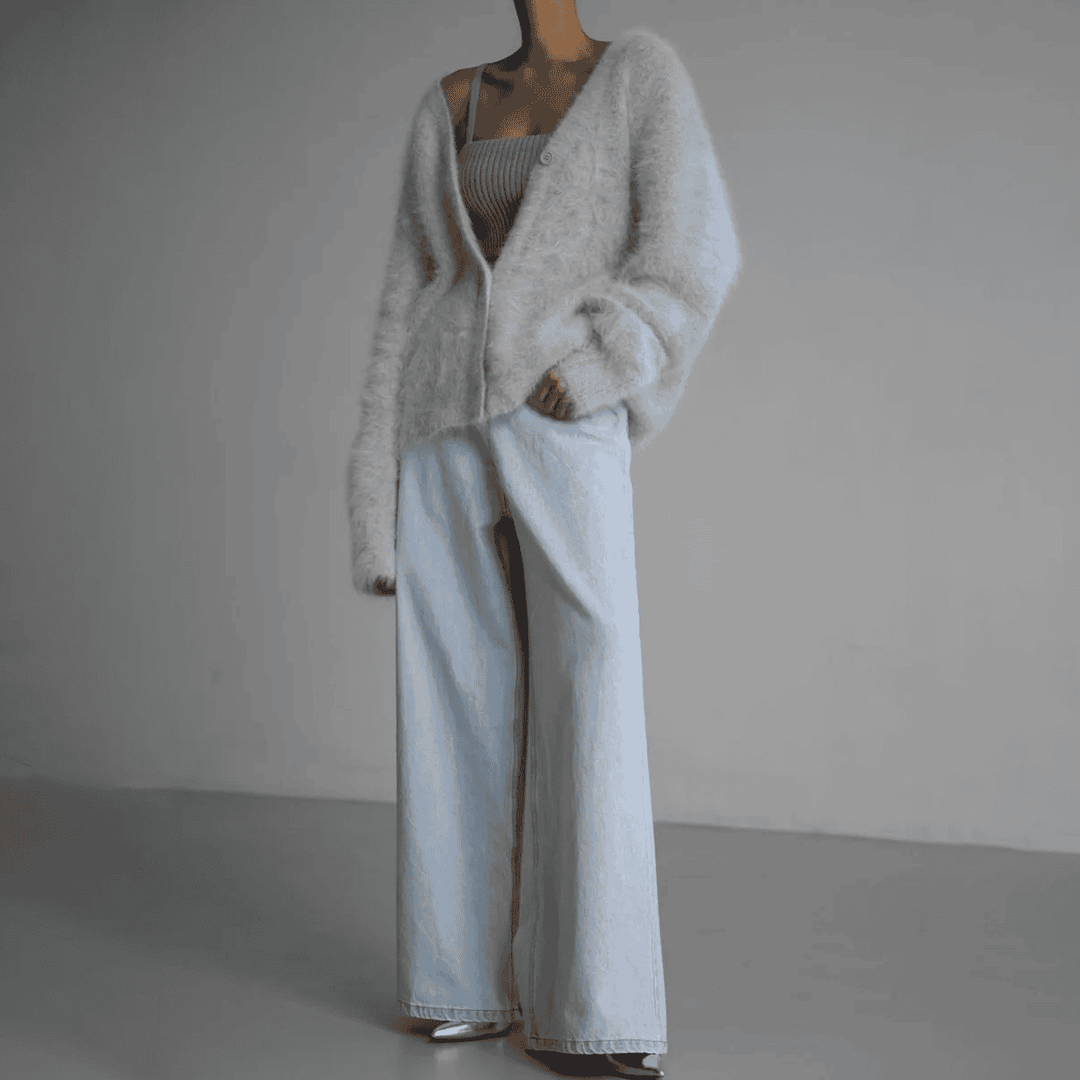 Luxuriöse Damen Strickjacke, Couture-Qualität. Zeitloses Design für einen anspruchsvollen, eleganten & stilvollen Auftritt.