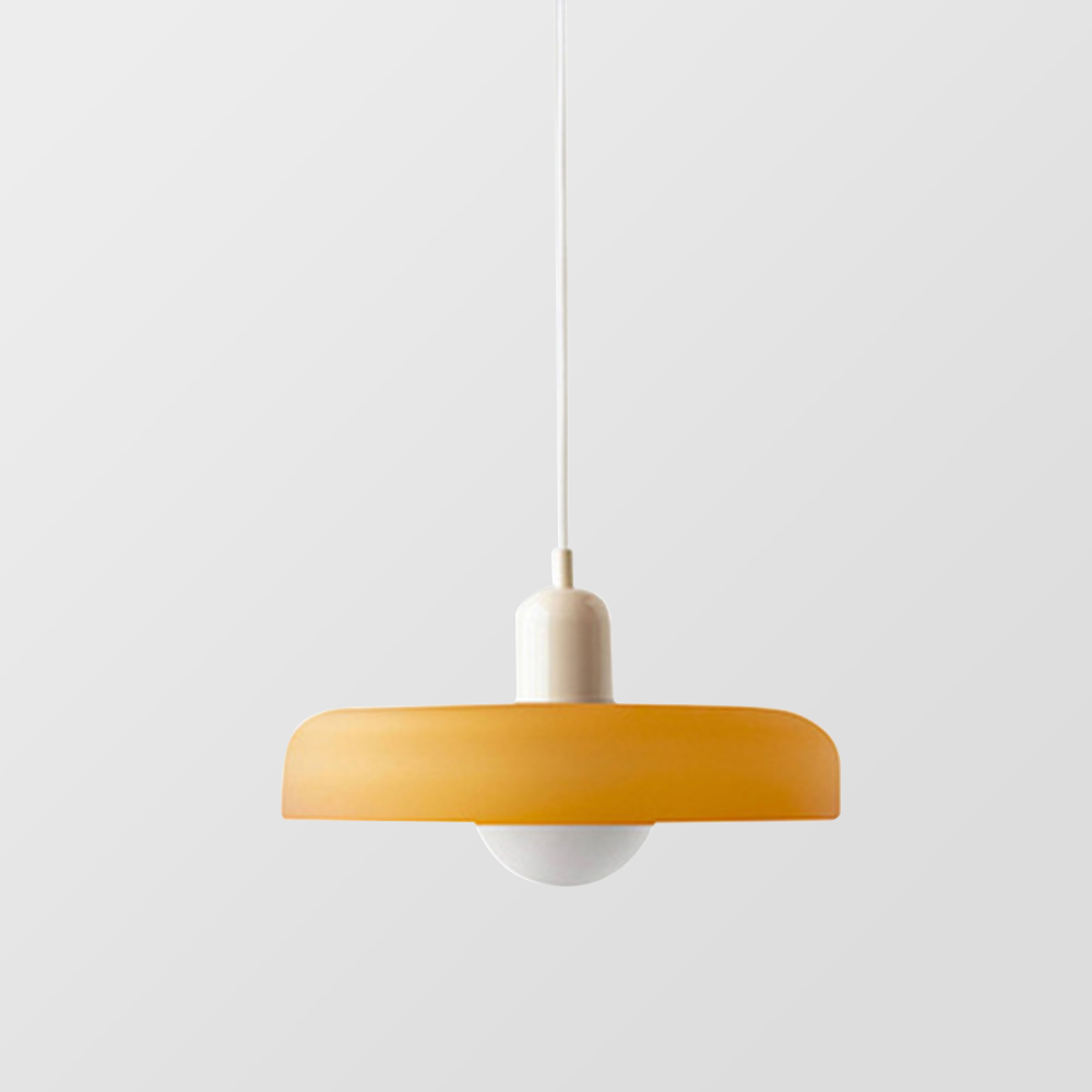 Moderne Buntglas Pendelleuchte, farbenfroh. Hängelampe für eine einladende Wohnatmosphäre.