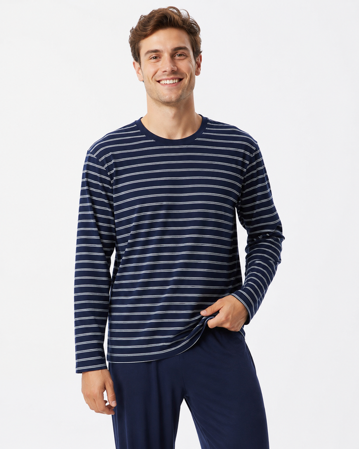 Gemütliches Herren Schlafanzug Set, Langarm-Oberteil und Hose, ideal als Nachtwäsche oder Homewear.