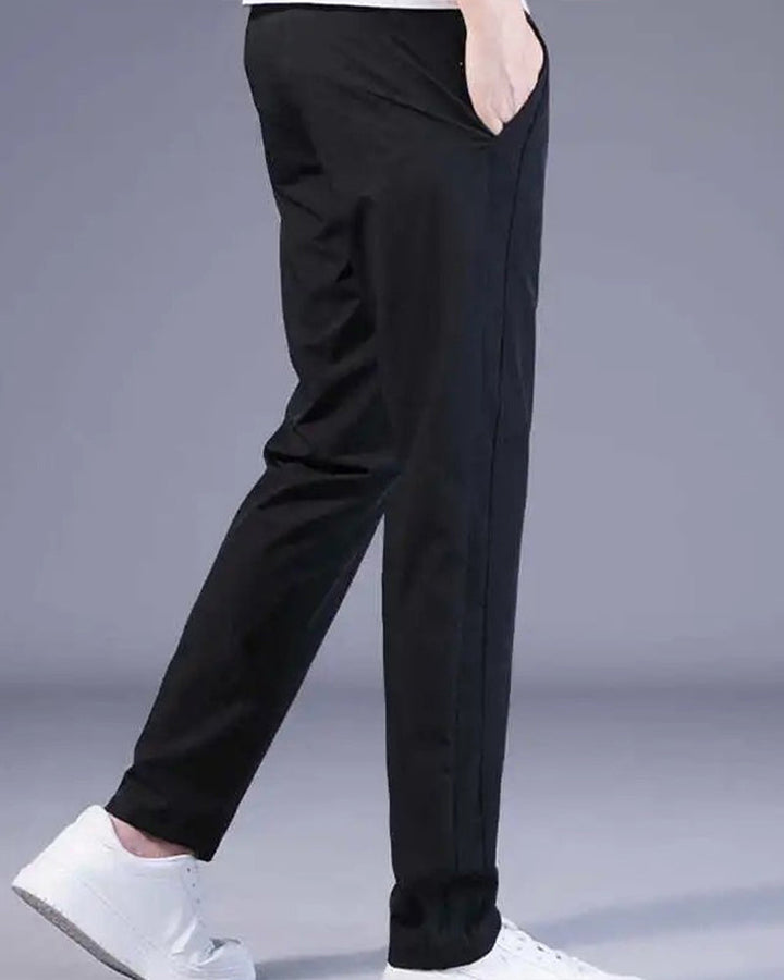 Komfortable AeroFlex Freizeithose: stretchy Herrenhose für ganzjährigen Einsatz, ideal zum Reisen & Sport.