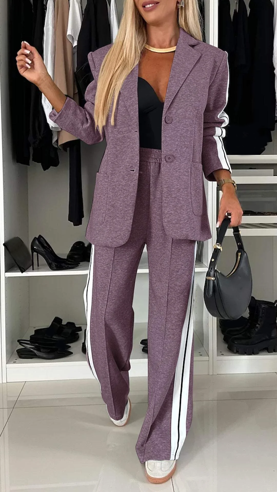 Vielseitiger Damen Freizeitanzug, eleganter Zweiteiler mit Revers. Ideal für Business Casual und gehobene Freizeit.