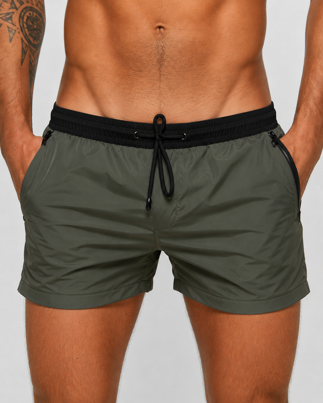 Moderne Athleisure-Shorts für Herren, perfekt für den Strand, Sport und als bequeme Urlaubskleidung.