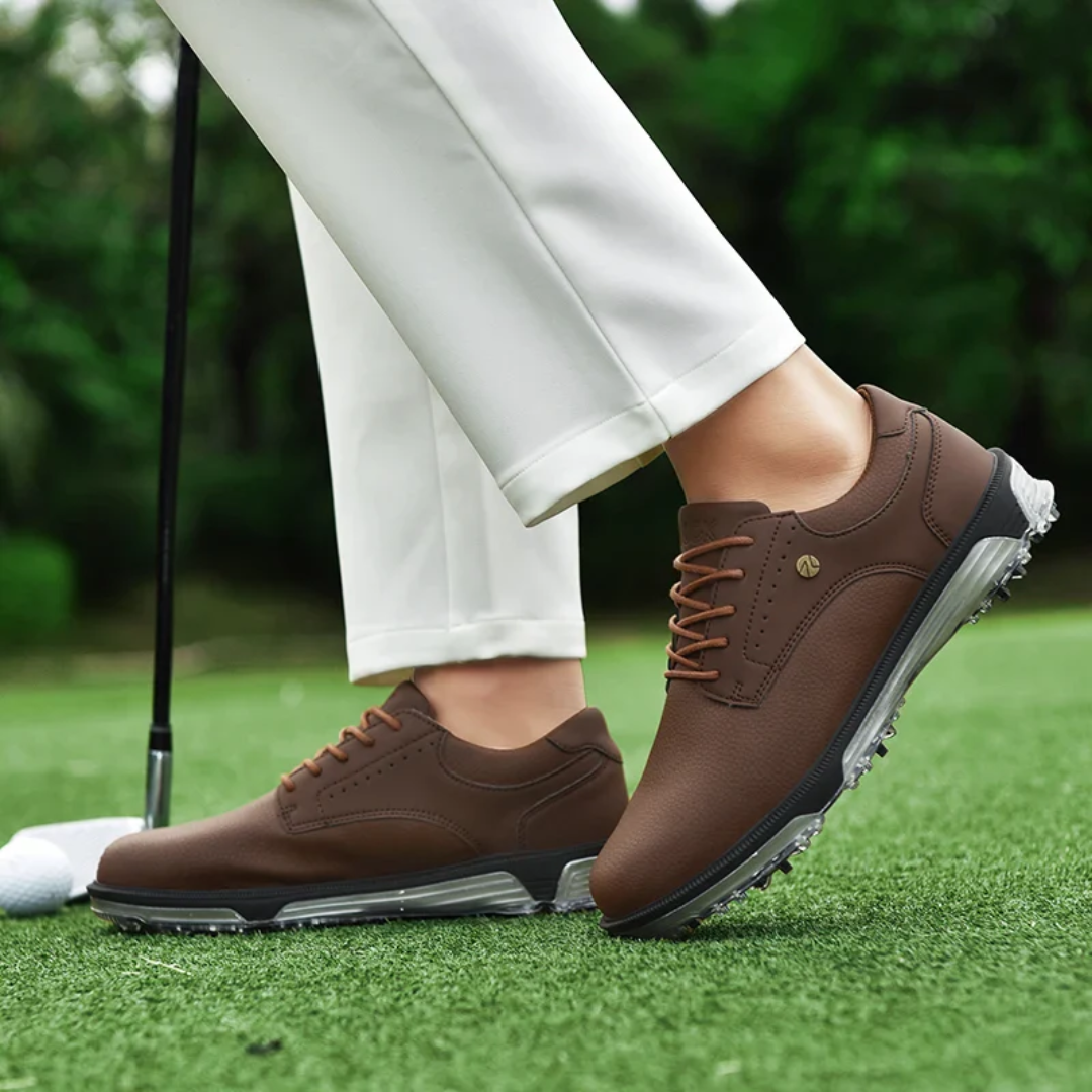 Robuste Herren-Golfschuhe Elston. Perfekt für Outdoor Golf, bieten Stabilität, Grip und Performance auf jedem Gelände.