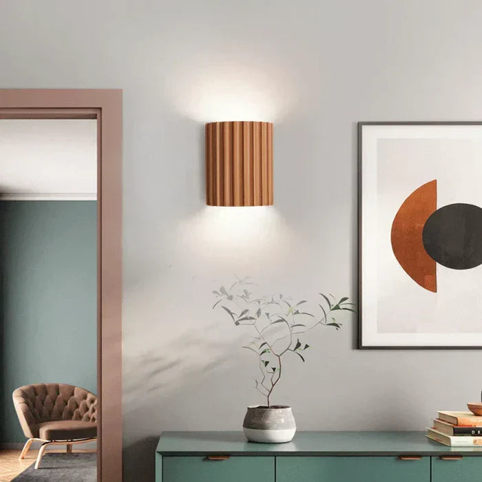 Modernes Kunstharz-Lichtobjekt, Wandlampe ArtisticWave für gehobene Innenbeleuchtung.