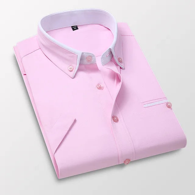 Leichtes Herren Kurzarmhemd; klassische Herrenmode, ideal für warme Tage.