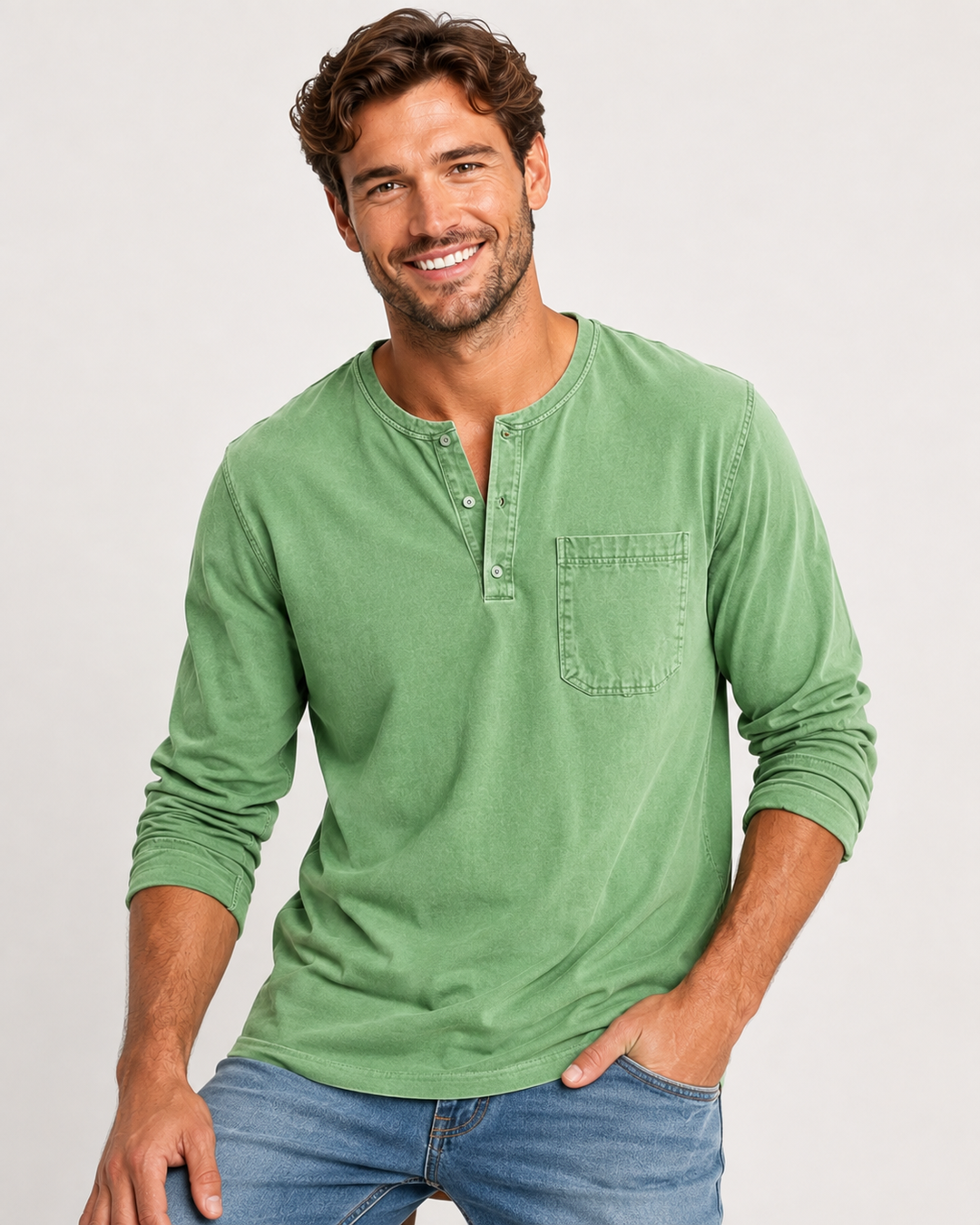 Modernes Herren Henley Langarmshirt in Grau, ein Must-have für Casual-Styles. Vielseitiges und bequemes Oberteil.