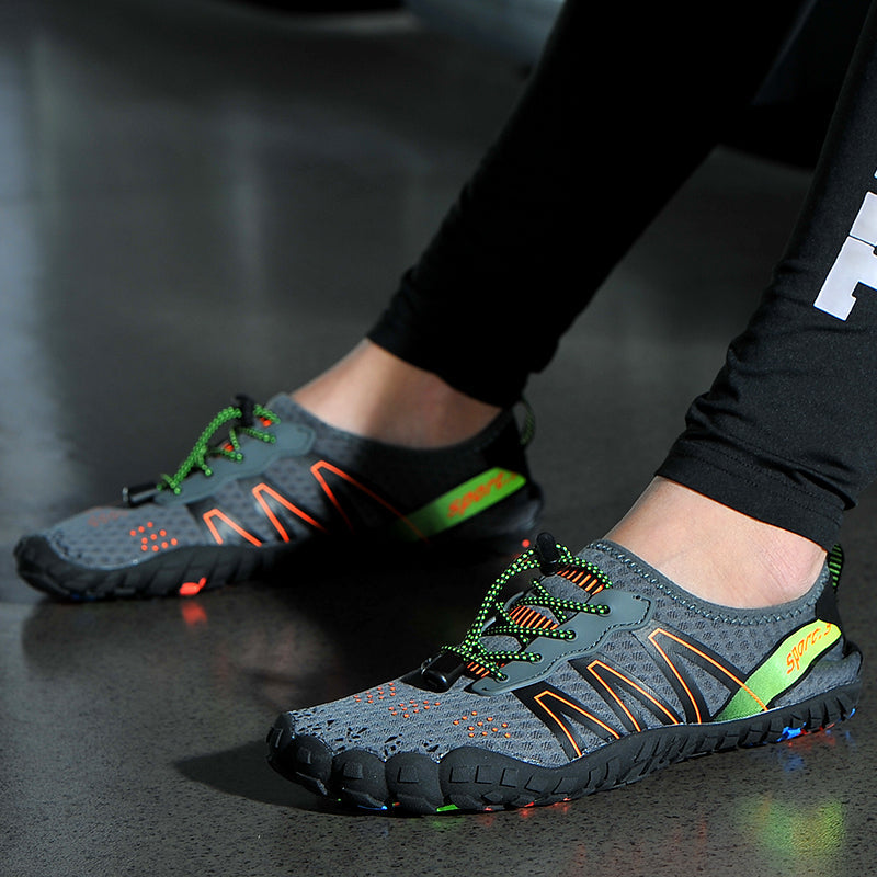 AquaFlex Wasserschuhe mit ultimativem Barfußgefühl, perfekt für Sport & Freizeit im Wasser.