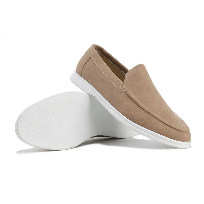 Bequeme Herren Slipper, ideal als Sommerschuhe. Klassische Loafer für stilvolle Herrenmode, leicht anzuziehen.