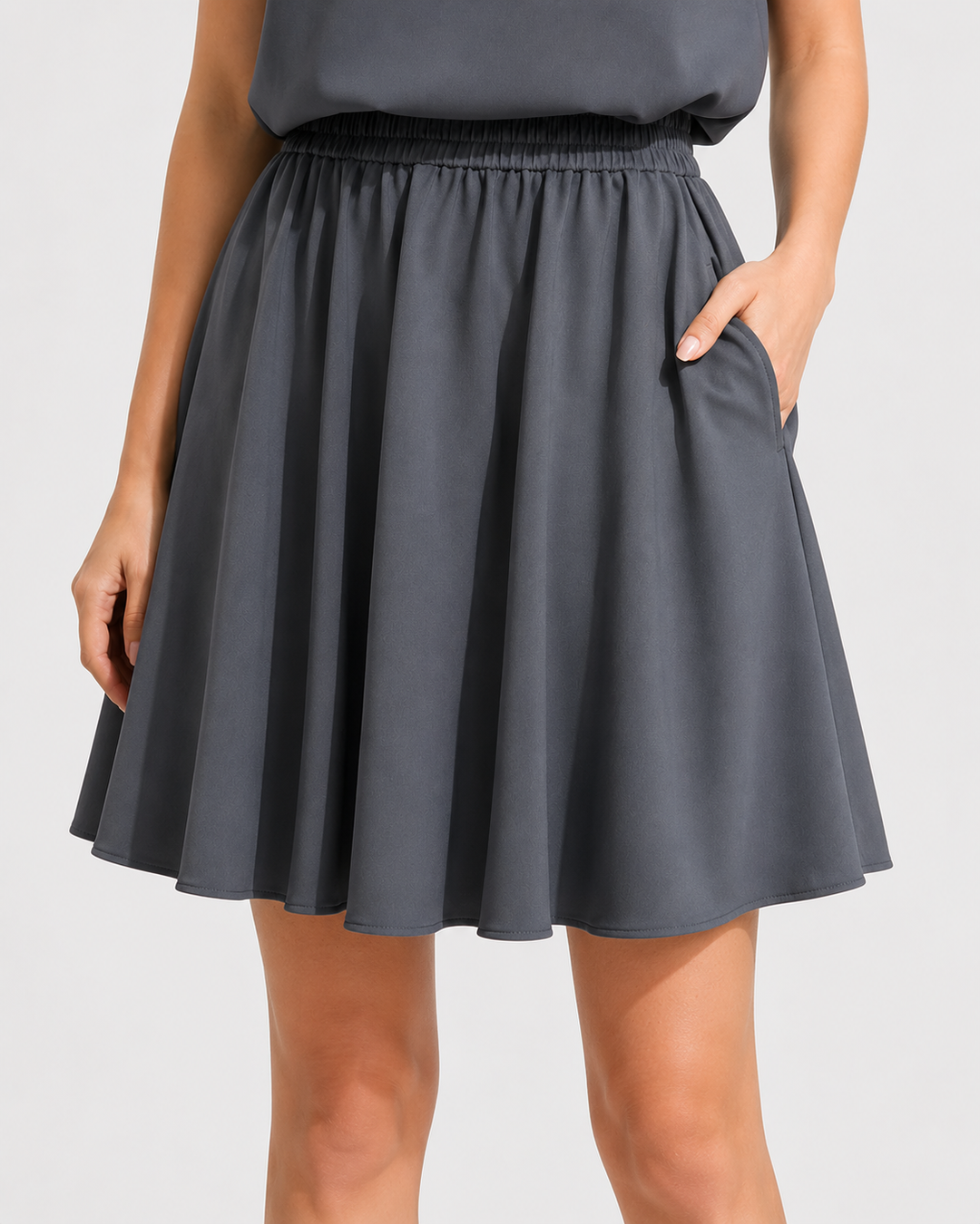 Dunkelgrauer, minimalistischer Damen Sommerrock mit elastischem Bund & praktischen Taschen für Freizeit.