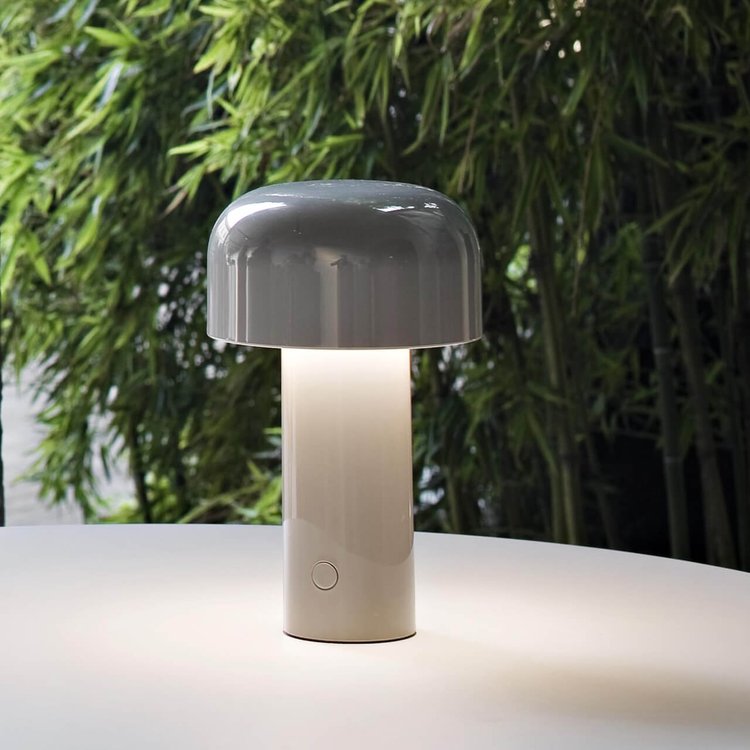 Innenleuchte: kabellose Pilz LED Tischlampe mit Farbwechsel und Ambiente-Effekt.