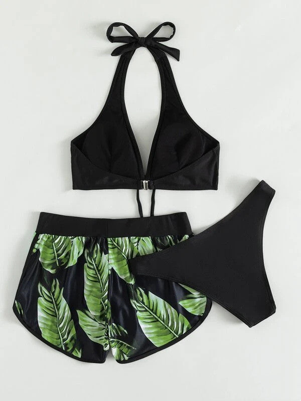 Fashionables Damen Bikini-Set mit Shorts. Trendige Zweiteiler Bademode für einen stilvollen Auftritt am Pool oder Strand.
