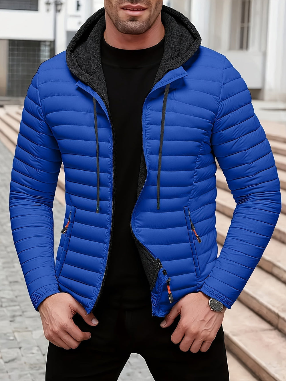 Sportliche Herren Steppjacke mit Kapuze. Ideale Übergangsjacke oder leichte Winterjacke für Outdoor- & Freizeitaktivitäten.
