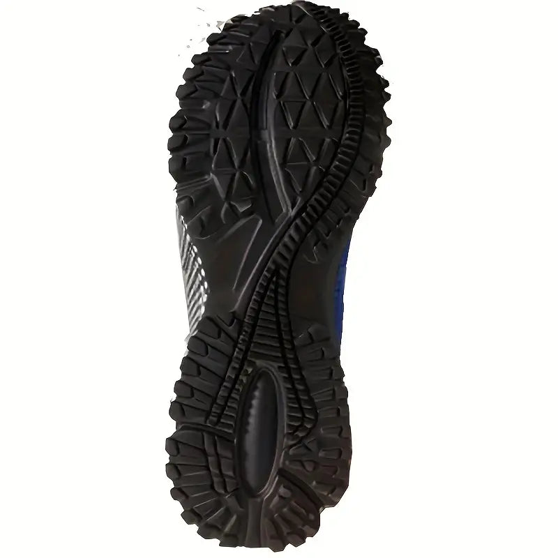 Mann trägt komfortable UltraComfort Hybrid-Schuhe, vielseitig für Alltag & Büro.