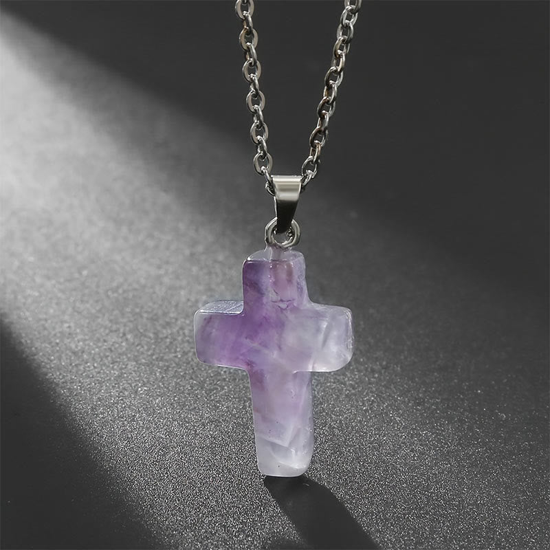 Spirituelle Edelstein-Halskette mit Kreuz für Damen, Schutzsymbol und Accessoire.