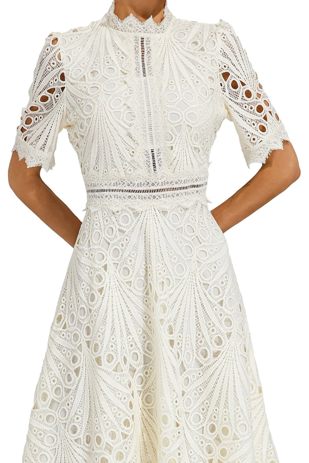 Trendiges Damen Spitzen Midikleid, elegantes Cocktail- und Partykleid für die moderne Frau bei besonderen Anlässen.