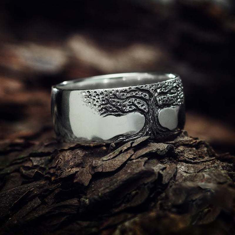 Filigraner Damenring mit Lebensbaum-Motiv aus glänzendem Sterlingsilber, moderner Symbolschmuck.