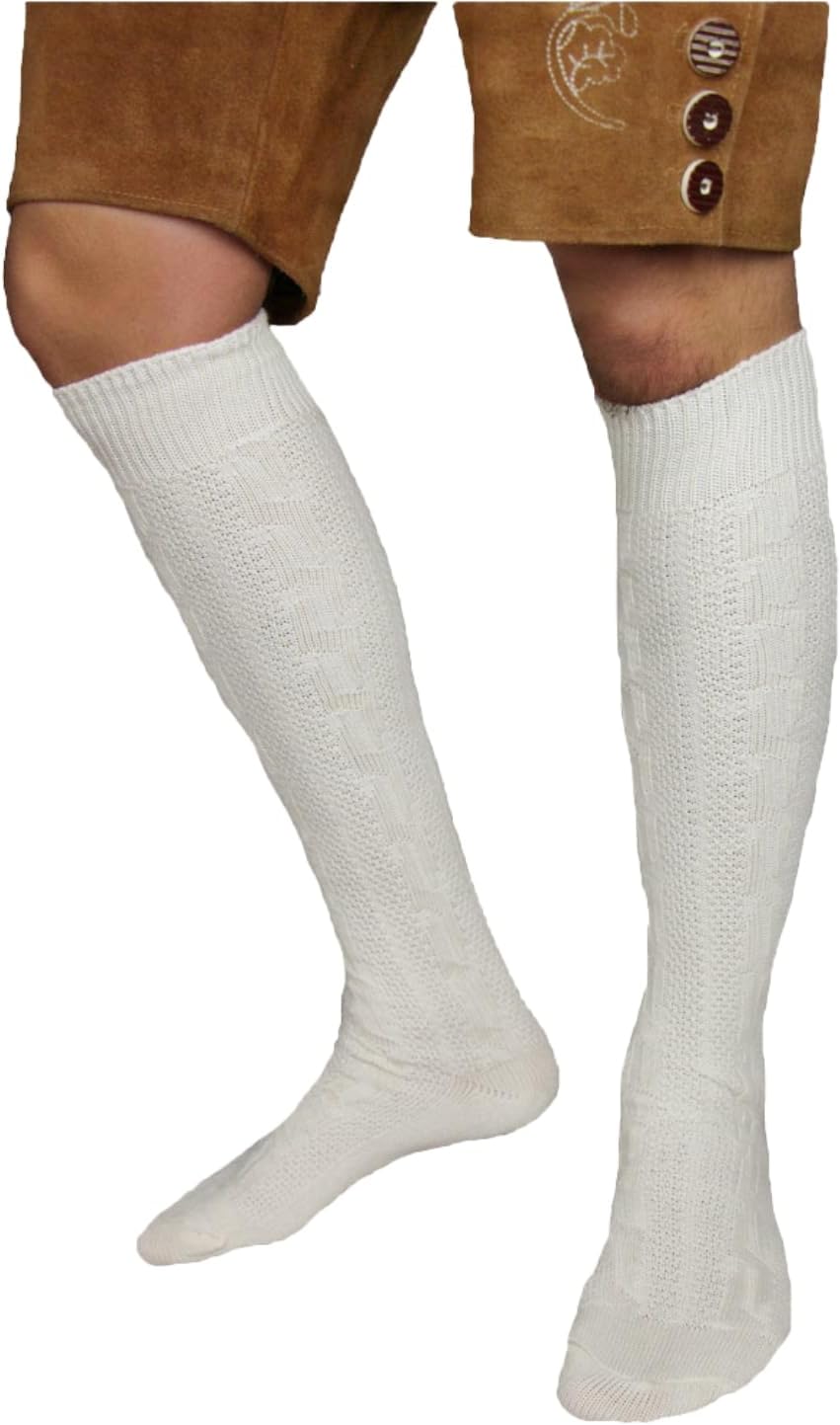 Nahaufnahme traditioneller Herren Kniestrümpfe mit Zopfmuster, perfekt für Oktoberfest und bayerische Volksfeste.