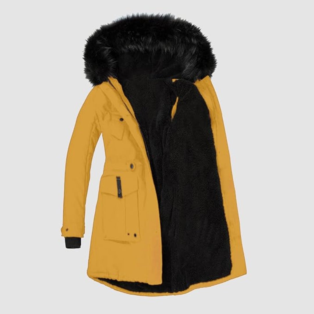 Grüne, warme Damen Winterjacke mit Kapuze, tailliert. Ideale Outdoor-Damenmode für Kälteschutz & Stil im Winter.