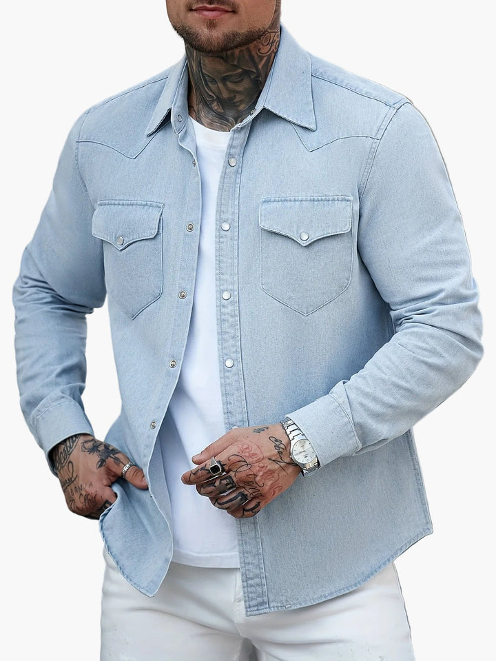 Nahaufnahme blaues Herren Western-Hemd, komfortabler Baumwollstoff, ideal für Casual-Mode & Alltag.