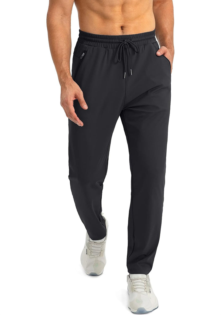 Ganzjährige Herren-Sporthose im Tapered Fit. Bietet Komfort & Stil für Sport & Alltag.