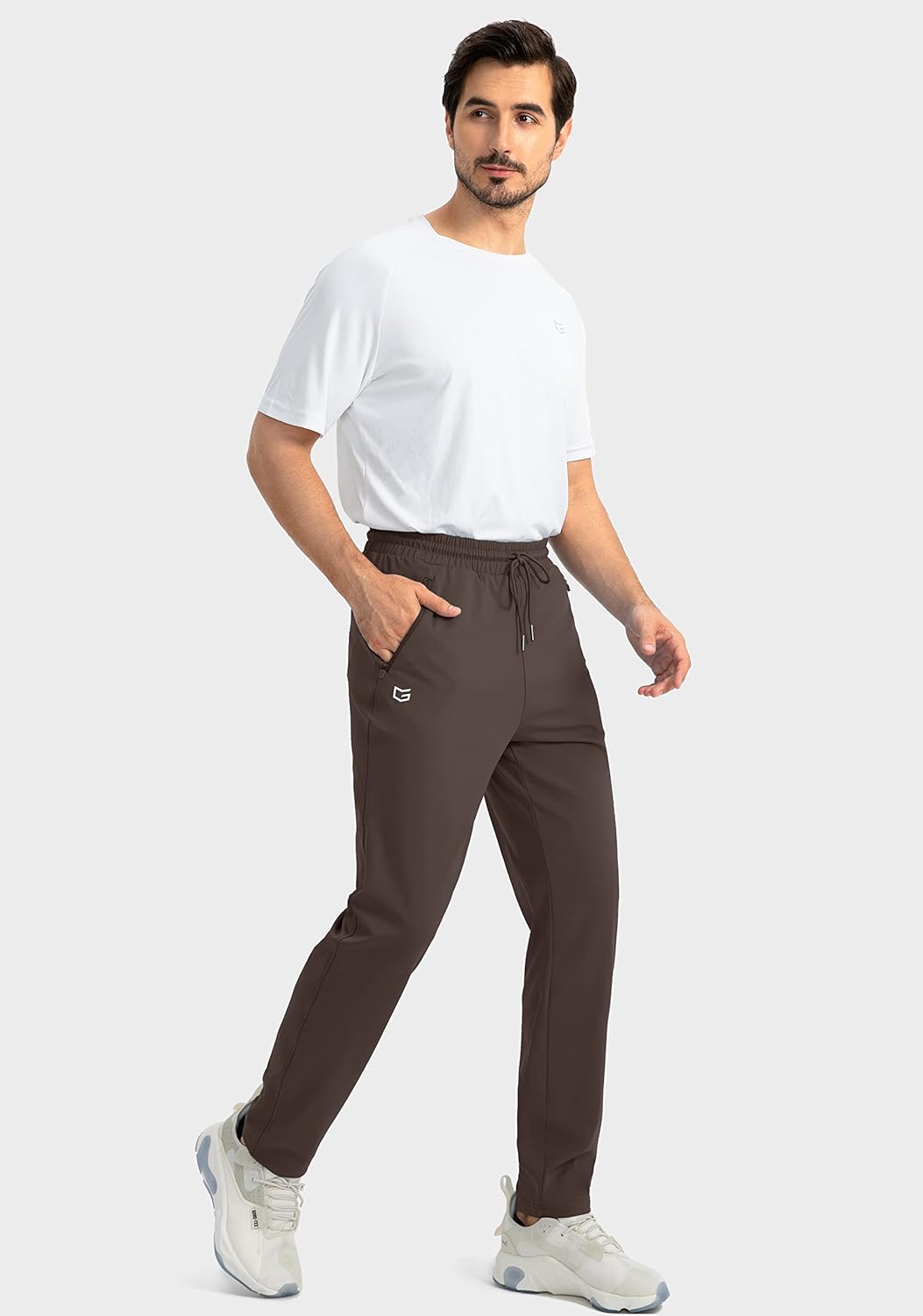 Sportliche Herrenhose im Tapered Fit. Ideal für dynamisches Training & entspannte Freizeitaktivitäten.