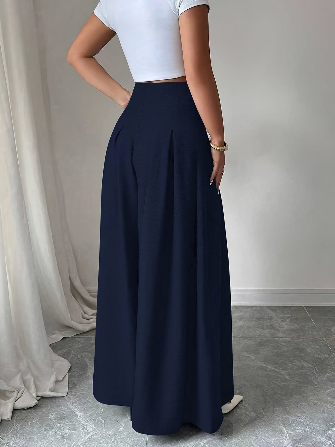 Elegante Damenhose Weitbein High-Waist, moderne Falten, Knopfverschluss, ideal für den Alltag.