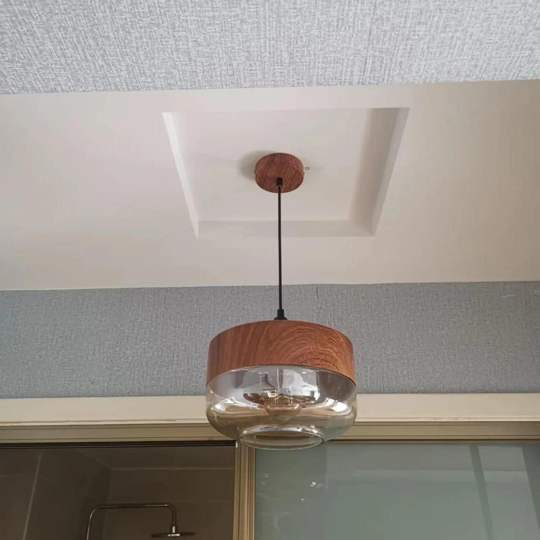 NordLuna Deckenleuchte Holz, skandinavisch inspiriert, höhenverstellbar, E27, ideal für jedes Wohnambiente.