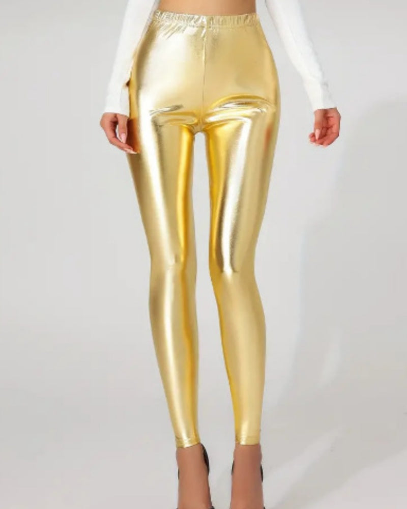 Sexy Damen-Leggings in Silber-Glanz. Figurbetont und mit hohem Bund, perfekt für Partys und Abend-Looks.