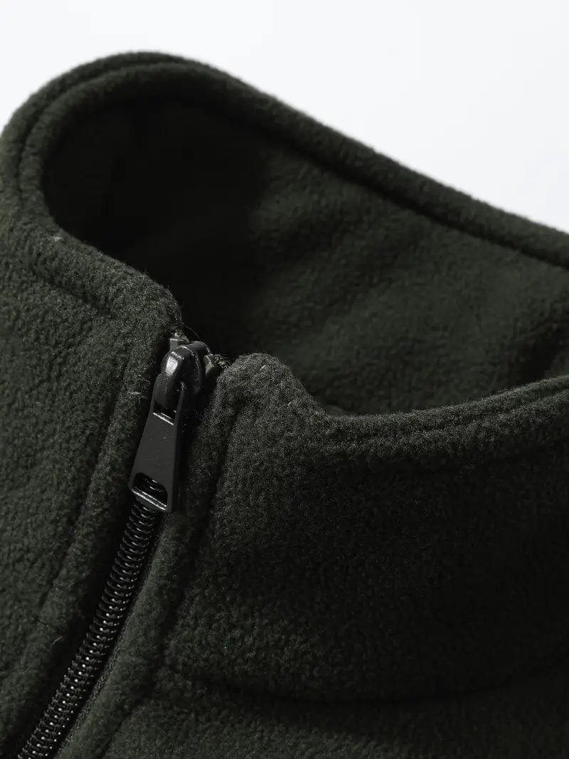Robuste Herren Outdoor-Fleecejacke in Schwarz. Atmungsaktiv & warm, perfekt für Freizeit & Winter.