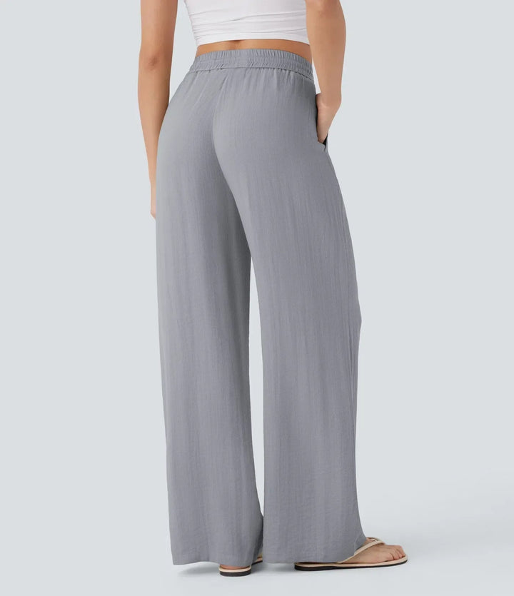 Schwarze luftige Damenhose, weites Bein. Perfekte Kombination aus Stil & Komfort für den Sommer.