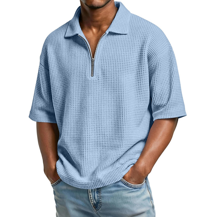 Stilvolles Waffelstrick-Poloshirt für Herren, perfekt für lässige Sommer-Outfits.