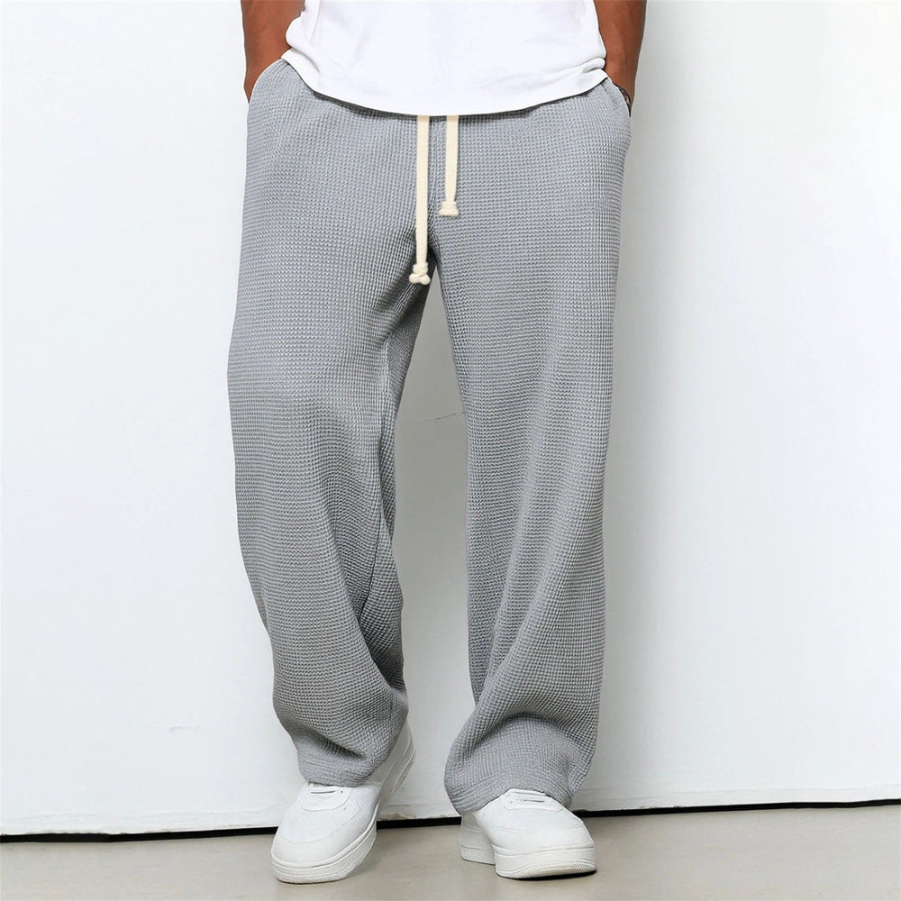 Bequeme Herrenhose im Waffelstrick-Design mit geradem Bein, ideal für Athleisure und entspannte Tage.