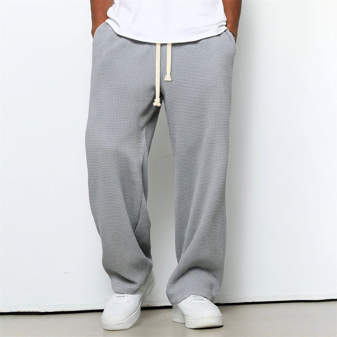 Bequeme Herrenhose im Waffelstrick-Design mit geradem Bein, ideal für Athleisure und entspannte Tage.