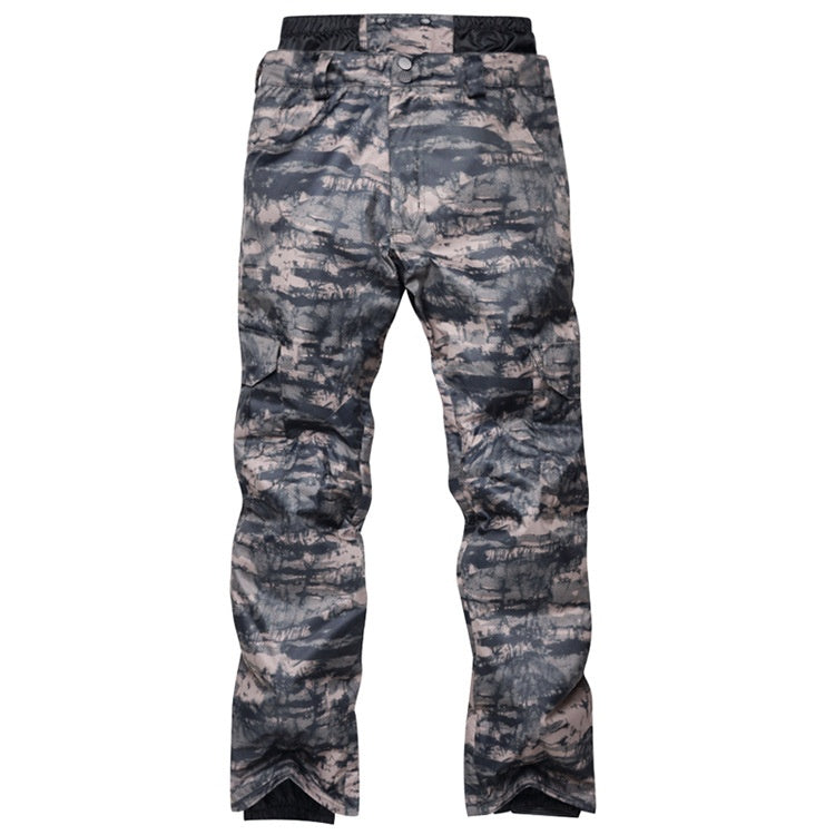 Locker sitzende Herren Skihose in Schwarz. Atmungsaktive Schneehose für maximalen Komfort beim Skifahren.
