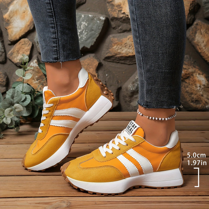 Trendige Damen Low-Top Turnschuhe im Retro-Look, sportliche Freizeitschuhe mit Streifen.