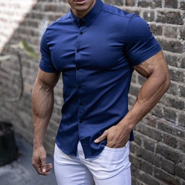 Figurbetontes Stretch Kurzarm Herrenhemd, modern und elegant, ideal für Business & Freizeit. Komfortables Slim-Fit Sommerhemd.
