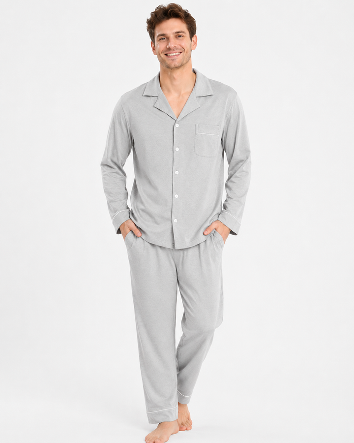 Warmer Herren Schlafanzug für kalte Nächte. Gemütliches Pyjama Set, ideal als Hauskleidung & Loungewear im Winter.