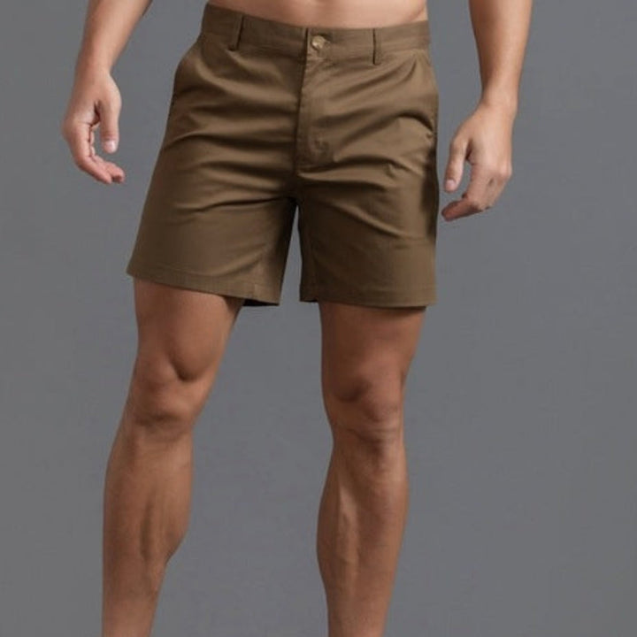 Atmungsaktive Herren Chino-Shorts für maximalen Komfort an heißen Sommertagen; ideal für Freizeit und Urlaub.