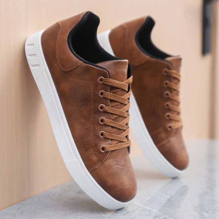 Vielseitige Herren Freizeitschuhe: Braune Sneaker, stilvoll und alltagstauglich für aktive Männer.