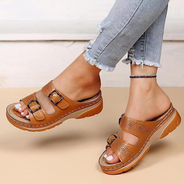 Leichte Damen Sommerschuhe in Hellblau mit ergonomischem Design und weicher Fußgewölbestütze.
