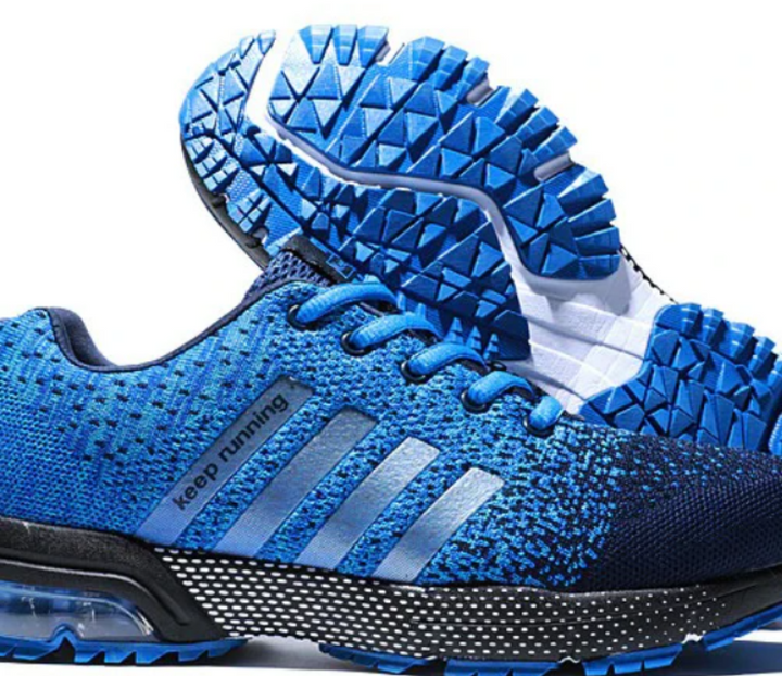 Nahaufnahme des atmungsaktiven Obermaterials der AeroFlex Herren Sneakers, orthopädische Komfortschuhe.