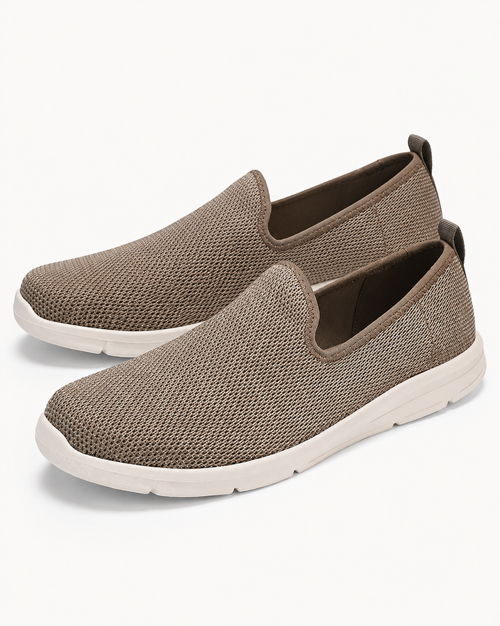 Atmungsaktiver Unisex Schlupfschuh mit flexiblem Obermaterial. Ultraleichter Komfortschuh für einfaches An- und Ausziehen.