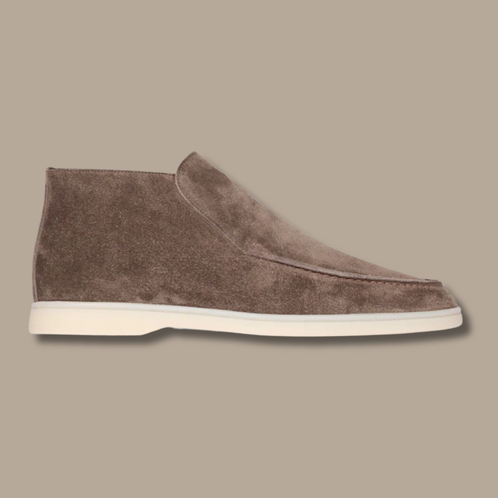 Rutschfeste Sohle der Alden Wildleder-Loafers für Herren, bietet Komfort & Halt bei jedem Schritt.