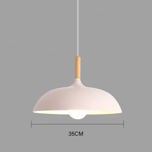 Stilvolle und effiziente LED Deckenleuchte im skandinavischen Look, moderne Beleuchtung für eine gemütliche Atmosphäre.
