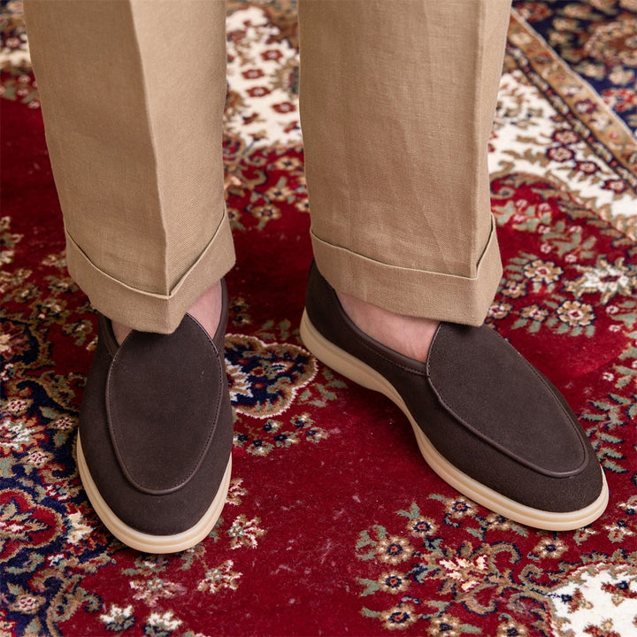 Klassische schwarze Herren Slipper, handgefertigt, ideal für Business und Abendmode.
