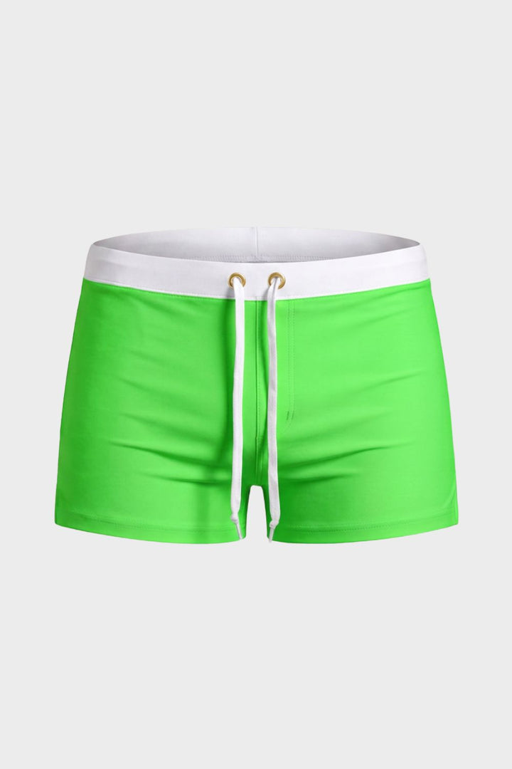 Gefaltete schnelltrocknende Herren Schwimmshorts, platzsparend für jede Urlaubstasche.