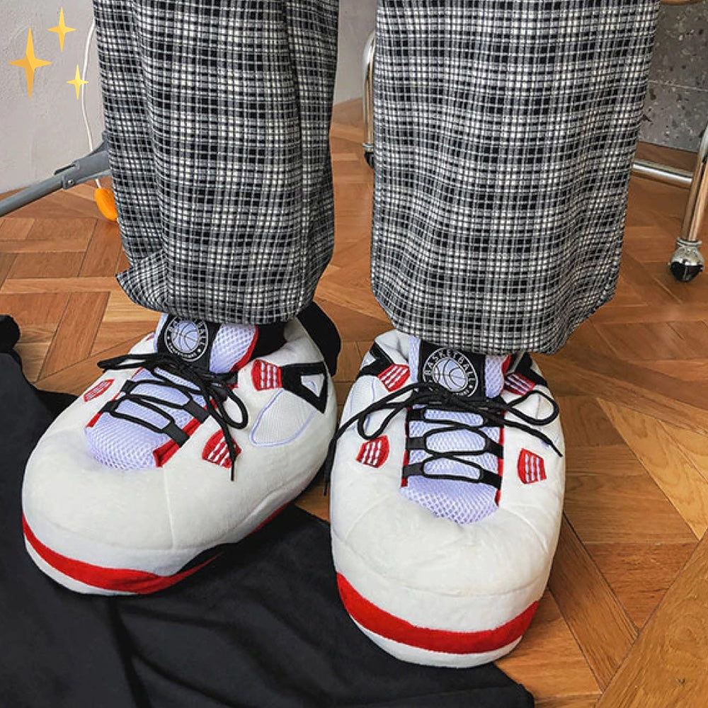 Trendige Unisex Sneaker-Slipper, übergroß und super bequem. Ideal als stilvolle Hausschuhe oder für Freizeitmode.