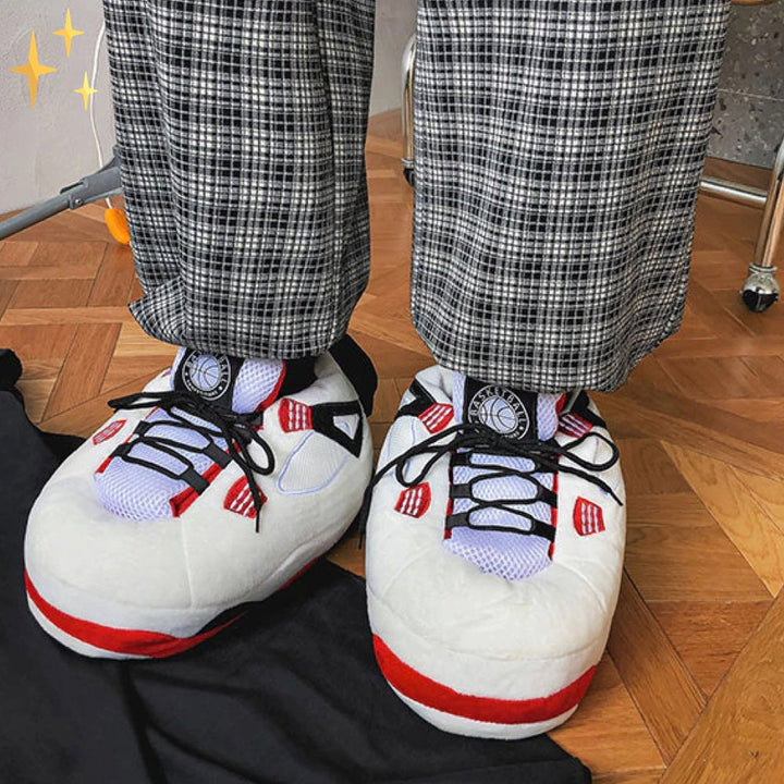 Trendige Unisex Sneaker-Slipper, übergroß und super bequem. Ideal als stilvolle Hausschuhe oder für Freizeitmode.