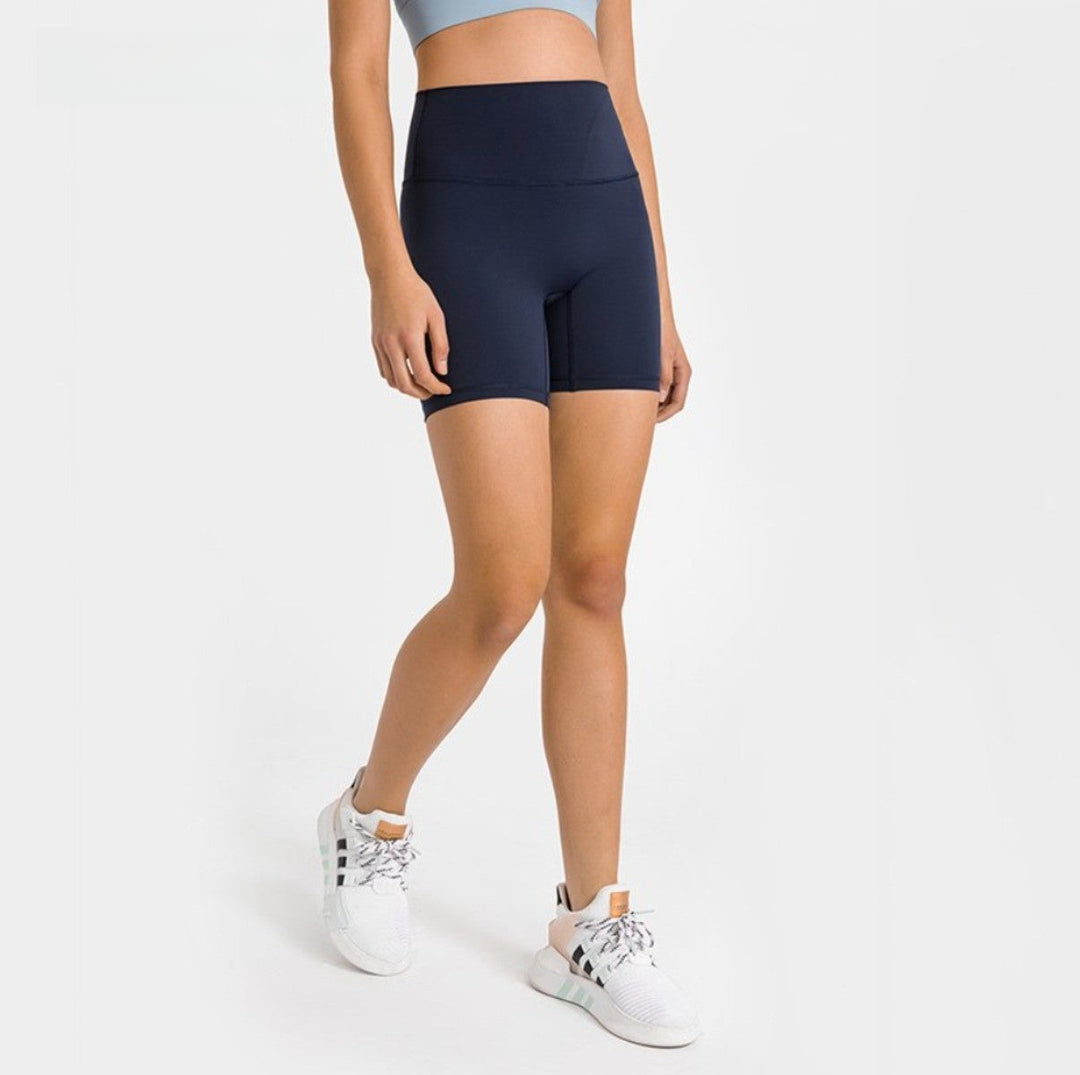 Schwarze Damen Yoga-Shorts mit hohem Bund; atmungsaktiv und dehnbar für optimalen Halt.